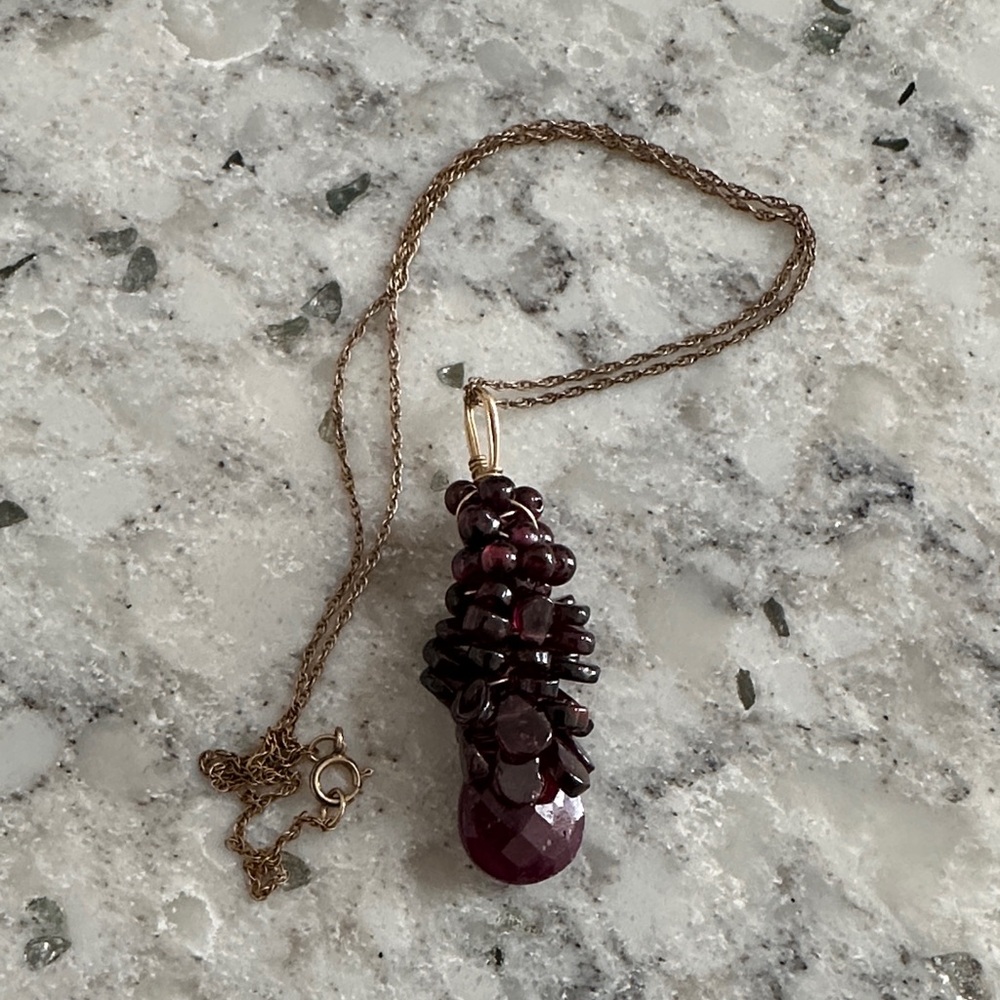 Elegant Garnet colored Pendant Necklace